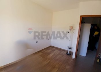 Stanza vuota - Three-room apartment via napoleone ruberto
 
37, Cardano al Campo - photo 16