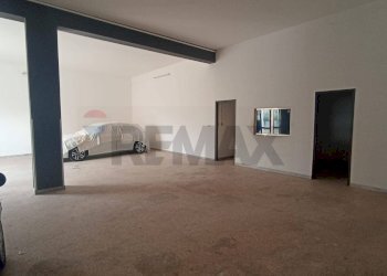Parcheggio - Negozio madonna del  santissimo rosario, Chiaramonte Gulfi - foto 3