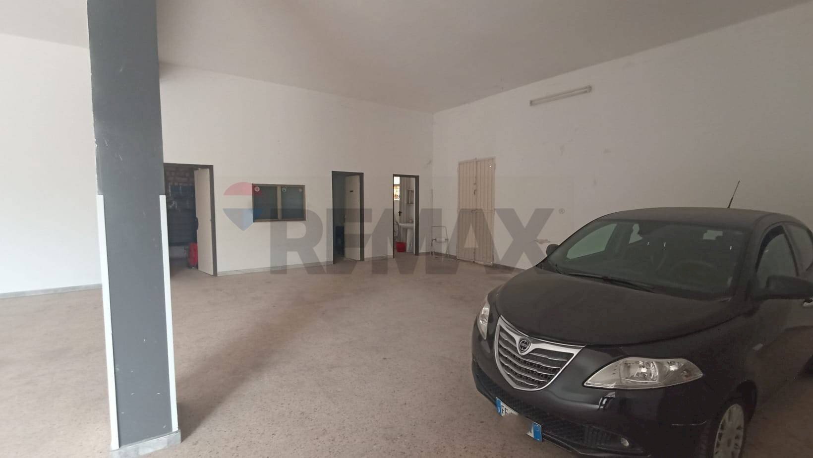Parcheggio - Negozio madonna  del santissimo  rosario, Chiaramonte Gulfi - foto 3