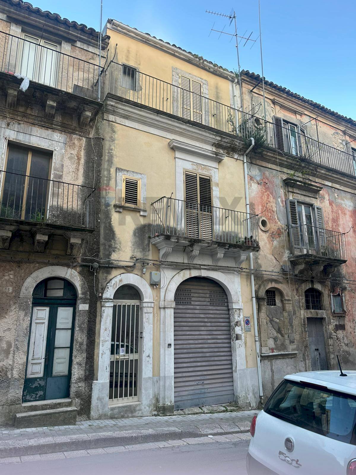 Edificio all\'aperto - Casa indipendente via cavalier francesco de stefano
102, Ragusa - foto 2