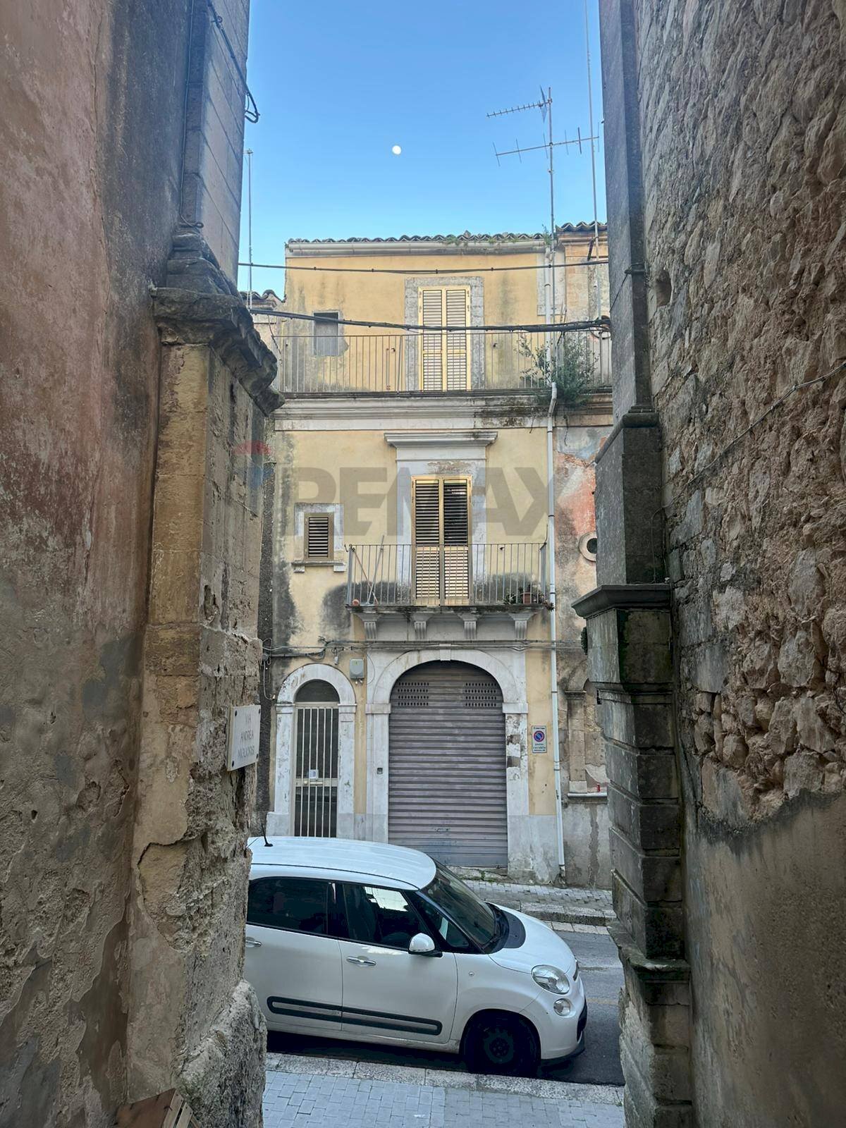 Edificio all\'aperto - Casa indipendente via cavalier francesco de stefano
 
102, Ragusa - foto 1