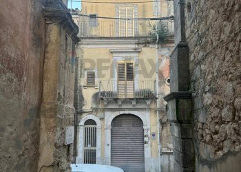 Edificio all\'aperto - Casa indipendente via cavalier francesco de stefano
 
102, Ragusa - foto 1