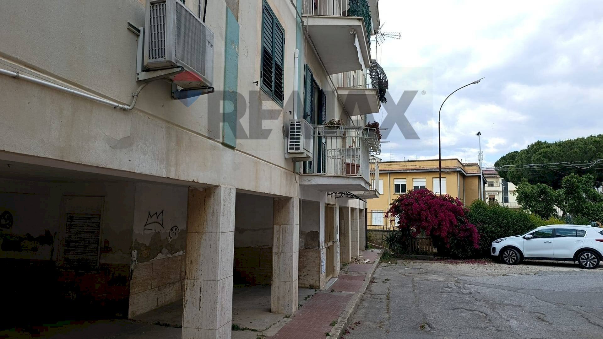 Edificio all\'aperto - Appartamento via Emanuele setti carraro
31, Niscemi - foto 3