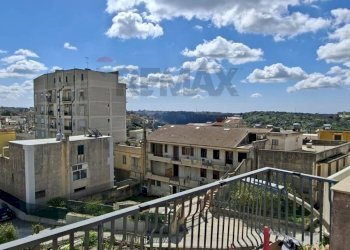 Balcone - Casa indipendente Via Loreto Gallinara III traversa dx
 
33, Modica - foto 36