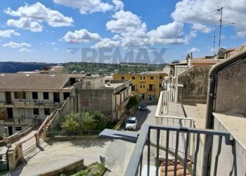 Balcone - Casa indipendente Via Loreto Gallinara III traversa dx
 
33, Modica - foto 37