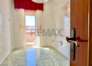 Stanza vuota - Bilocale VIA BARTOLO LONGO
 
25, Calvizzano - foto 2