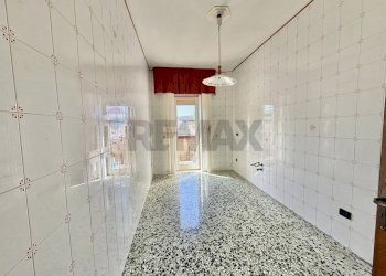 Stanza vuota - Bilocale VIA BARTOLO LONGO
 
25, Calvizzano - foto 3