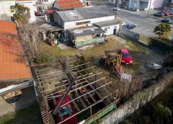 Edificio all\'aperto - Locale Commerciale Via 5 Giornate
 
57, Samarate - foto 14