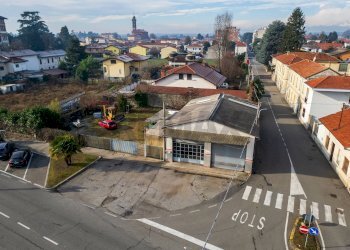 Edificio all\'aperto - Locale Commerciale Via 5 Giornate
 
57, Samarate - foto 17