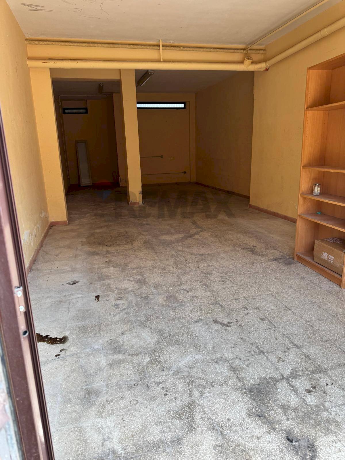 Stanza vuota - Magazzino Piazza Federico II Di Svevia
 
6, Valenzano - foto 2