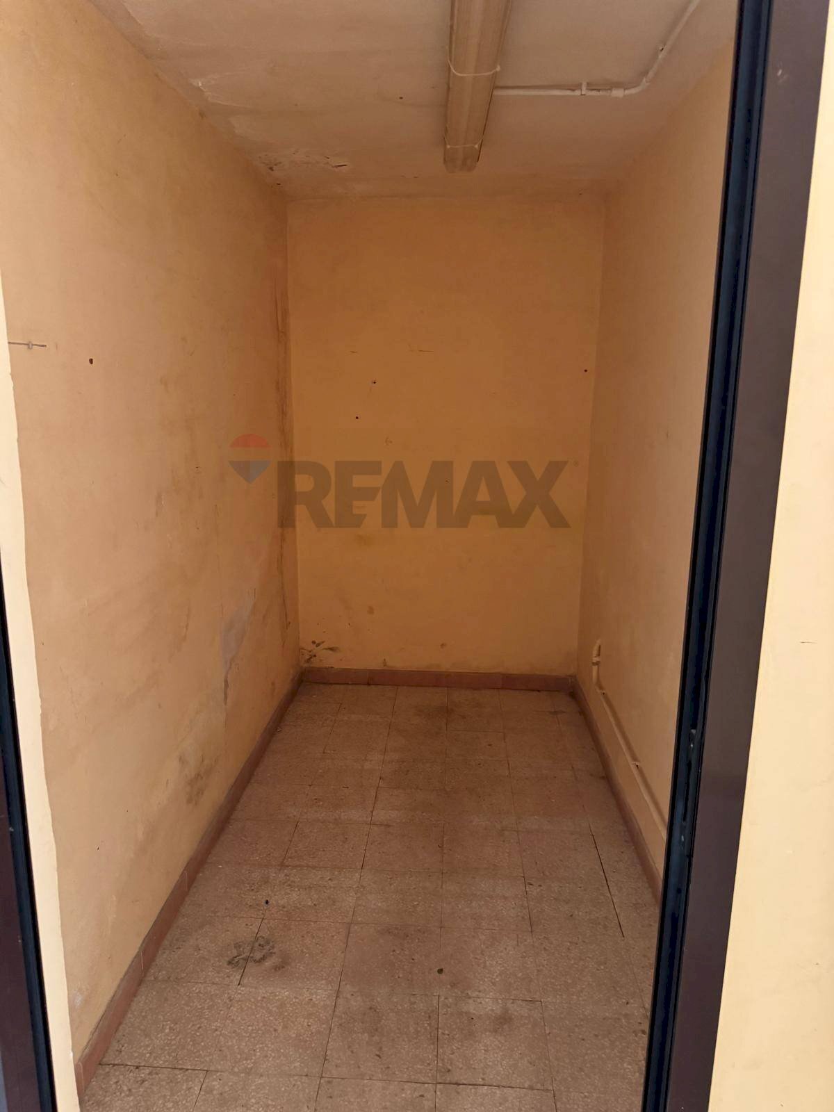 Stanza vuota - Magazzino Piazza Federico II Di Svevia
 
6, Valenzano - foto 3