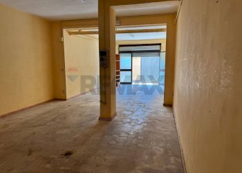 Hall / corridoio - Magazzino Piazza Federico II Di Svevia
 
6, Valenzano - foto 6