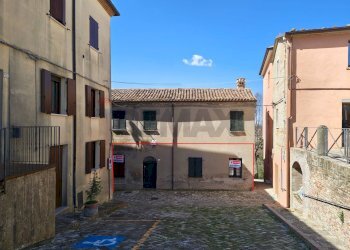 Fronte palazzina - Quadrilocale Via Secondaria Ponente
 
11, Mondaino - foto 2