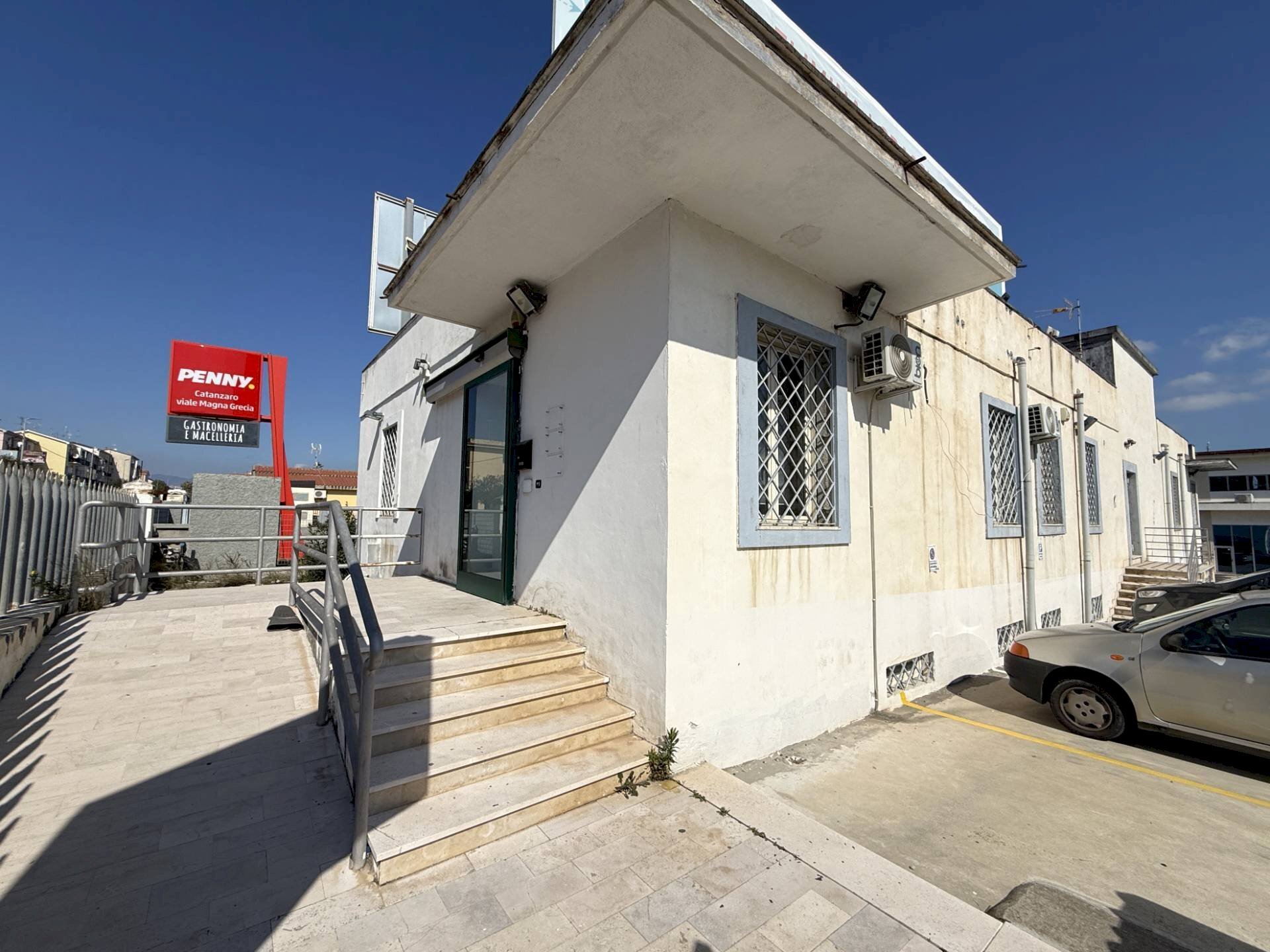 Foto 1 - Stable - Palace viale Magna Grecia
 
215, Catanzaro - photo 1