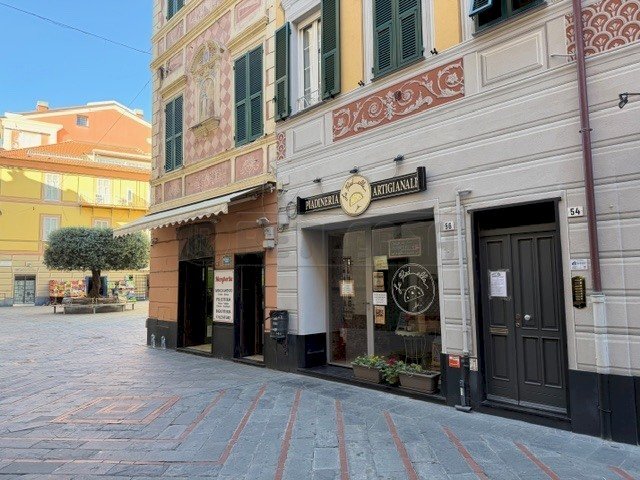 IMG_9345.jpeg - Locale Commerciale Via Antonio Ghilini 58, Loano - foto 1