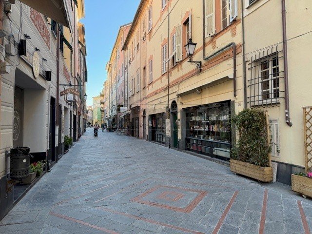 IMG_9344.jpeg - Locale Commerciale Via Antonio Ghilini 58, Loano - foto 2