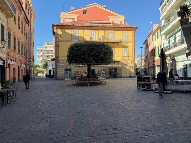 IMG_9343.jpeg - Locale Commerciale Via Antonio Ghilini 58, Loano - foto 3