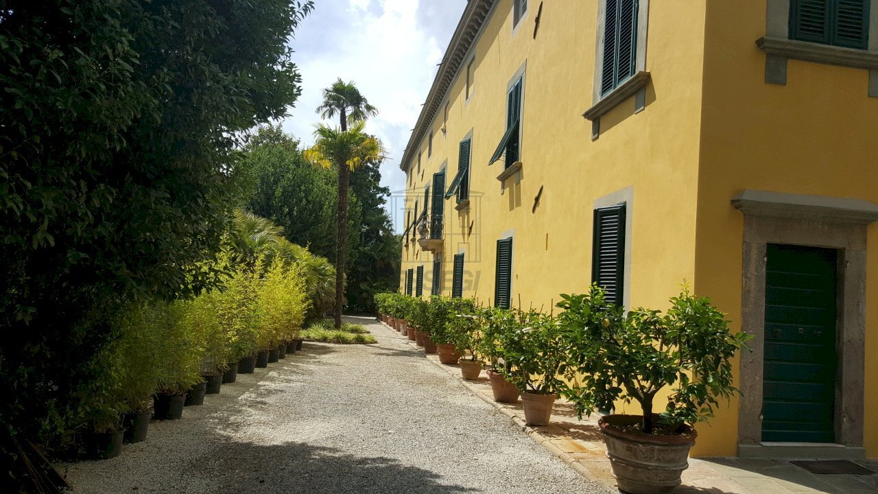 vendesi villa storic con parco piscina annessi Luc - Villa Lucca - foto 2
