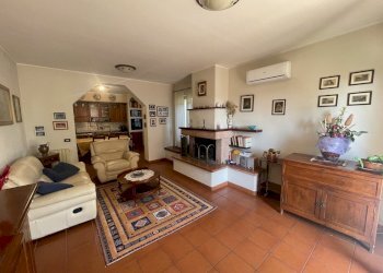 9.jpg - Three-room apartment Via Chiusa 9, Perugia - photo 6