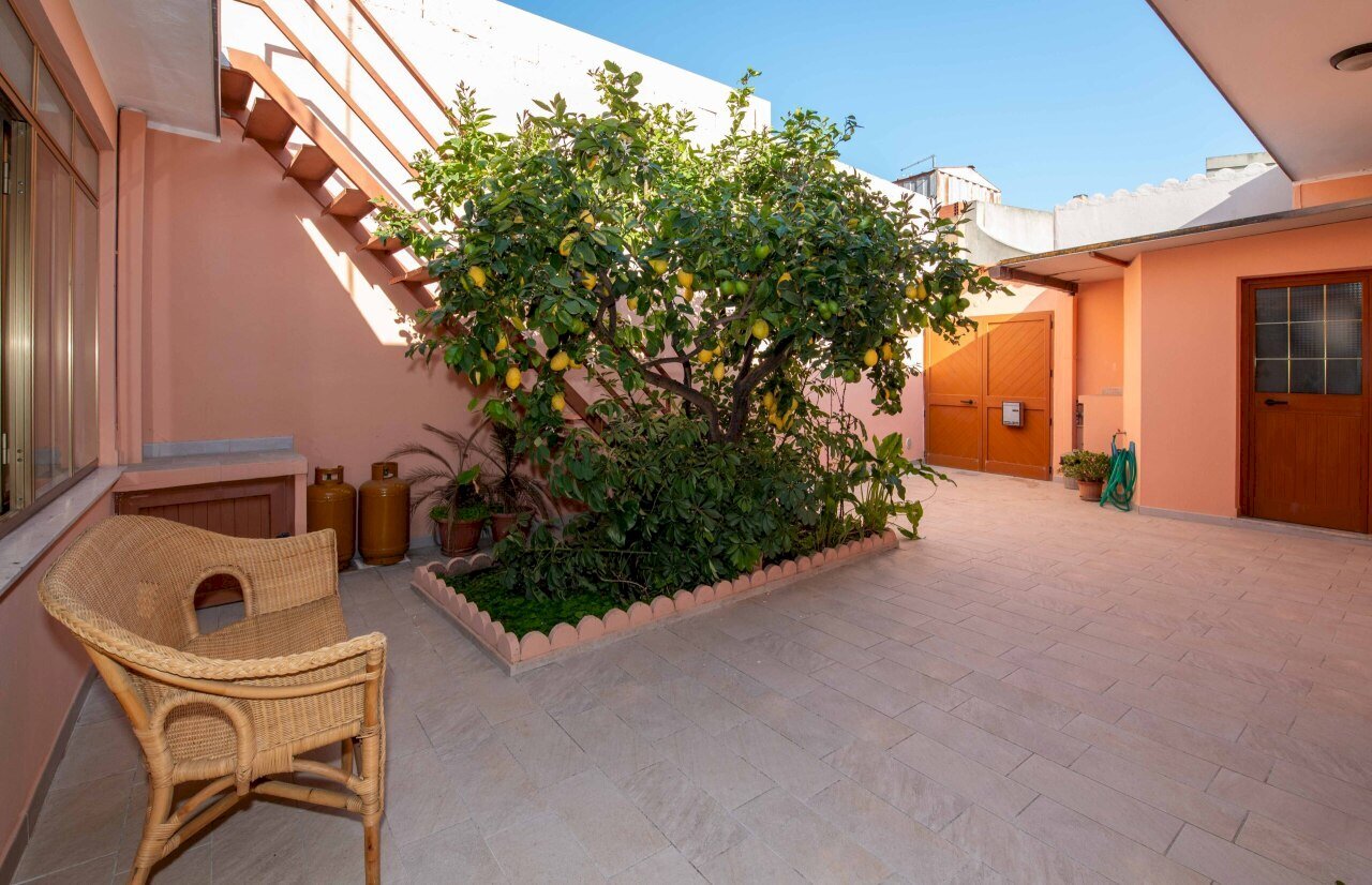 cortile verso l\'ingresso - Casa indipendente Quartucciu - foto 2