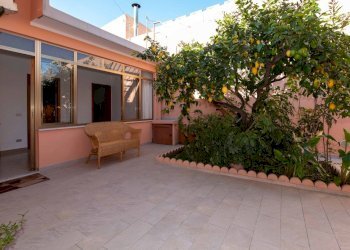 cortile verso loggiato (4).jpg - Casa indipendente Quartucciu - foto 5