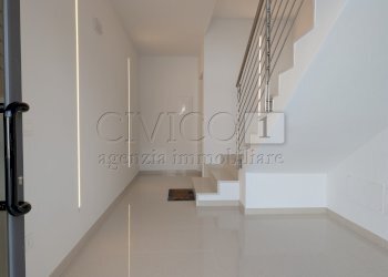 ENTRATA PER IL PRIMO PIANO - Quadrilocale Via John Fitzgerald Kennedy, Grisignano di Zocco - foto 1