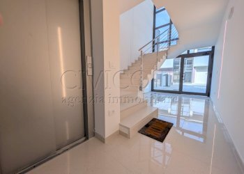 ENTRATA PER IL PRIMO PIANO - Quadrilocale Via John Fitzgerald Kennedy, Grisignano di Zocco - foto 2