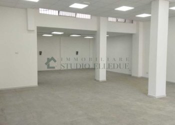 7f67f23d-37e7-4b53-937a-90d2cf6a3579.jpg - Commercial Premises Via Francesco Petrelli 6, Bari - photo 12