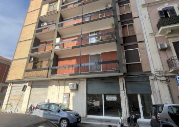 IMG_5304 - Locale Commerciale Via Francesco Petrelli 6, Bari - foto 1
