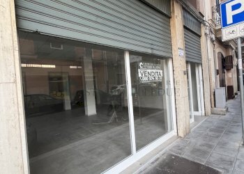IMG_5303 - Locale Commerciale Via Francesco Petrelli 6, Bari - foto 2