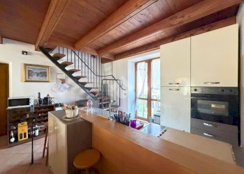 Three-room apartment Via Traforo, Bussoleno - photo 1