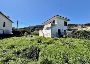 Portion of a house Via A. Divizia, Andora - photo 3