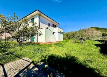 Portion of a house Via A. Divizia, Andora - photo 4