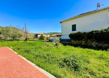 Portion of a house Via A. Divizia, Andora - photo 5