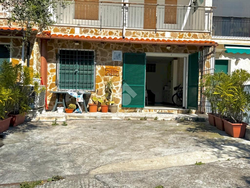 Two-room apartment Via Case Sparse, Diano Castello - photo 2