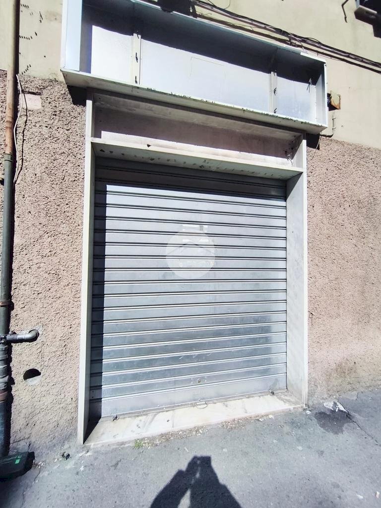 Shop Via Walter fillak, Genova (neighborhood Certosa) - photo 1