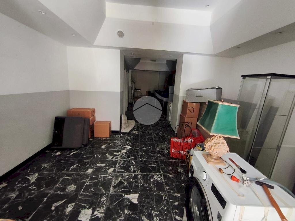 Shop Via Walter fillak, Genova (neighborhood Certosa) - photo 2