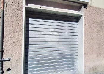 Shop Via Walter fillak, Genova (neighborhood Certosa) - photo 1