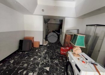 Shop Via Walter fillak, Genova (neighborhood Certosa) - photo 2