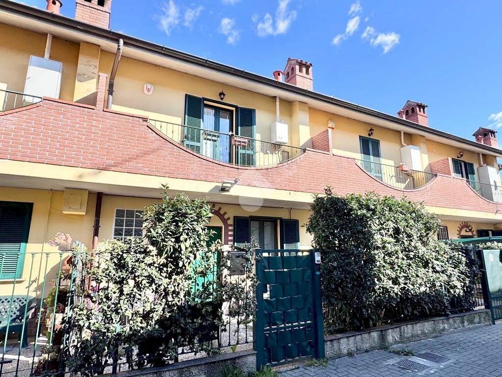 Villa a Schiera Via Roma, Vellezzo Bellini - foto 1