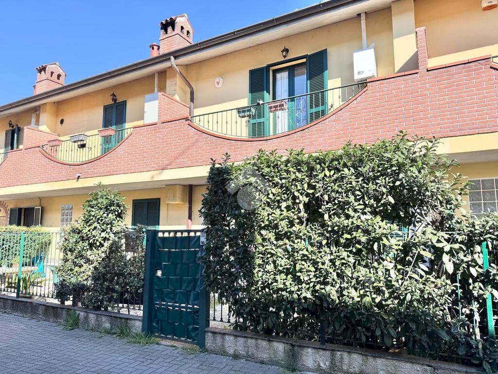 Villa a Schiera Via Roma, Vellezzo Bellini - foto 2