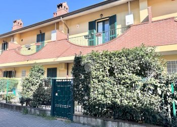 Villa a Schiera Via Roma, Vellezzo Bellini - foto 2