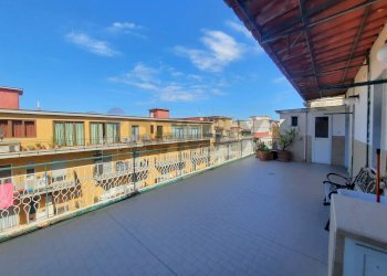 Terrazzo a livello - Attico Via Aniello Falcone
 
13, Casavatore - foto 1