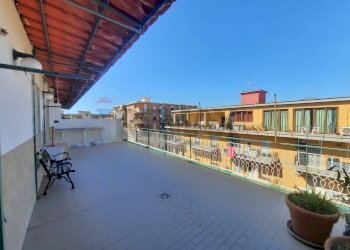 Terrazzo a livello - Attico Via Aniello Falcone
 
13, Casavatore - foto 2