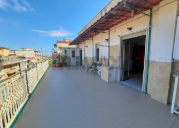 Terrazzo a livello - Attico Via Aniello Falcone
 
13, Casavatore - foto 4