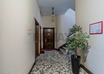 Hall / corridoio - Trilocale VIA LONGHI
 
11, Milano - foto 23