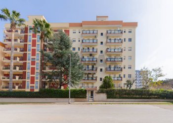 Edificio all\'aperto - Quadrilocale Via Tenente Francesco De Liguori
 
17, Bari - foto 1