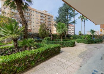 Edificio all\'aperto - Quadrilocale Via Tenente Francesco De Liguori
 
17, Bari - foto 2