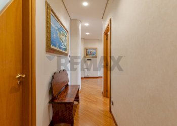 Hall / corridoio - Quadrilocale Via Tenente Francesco De Liguori
 
17, Bari - foto 22