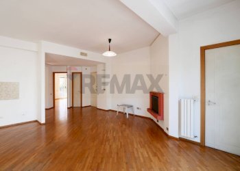 Stanza vuota - Trilocale Via Papa Benedetto XIII
 
13, Bari - foto 4